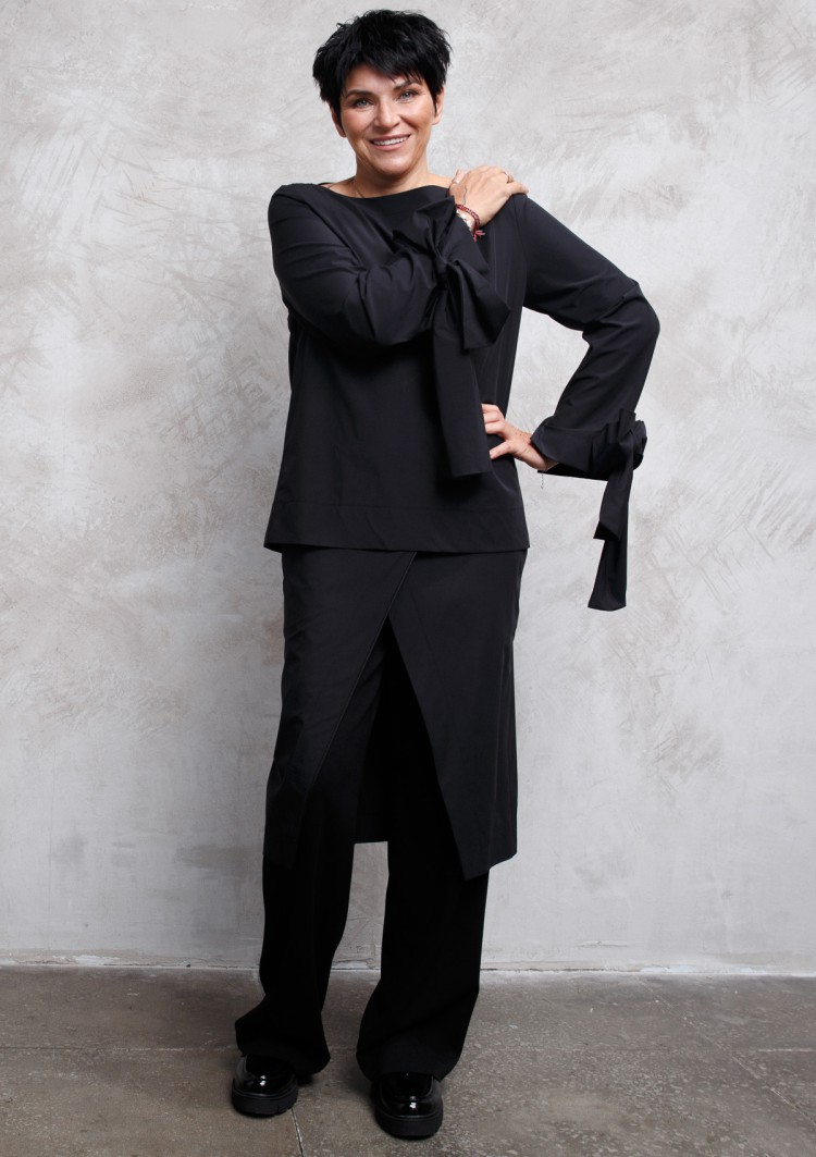 Джемпер с горловиной лодкой и бантами