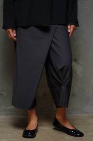 Брюки-кюлоты с фиксированным запахом и складками - Брюки-кюлоты с фиксированным запахом и складками